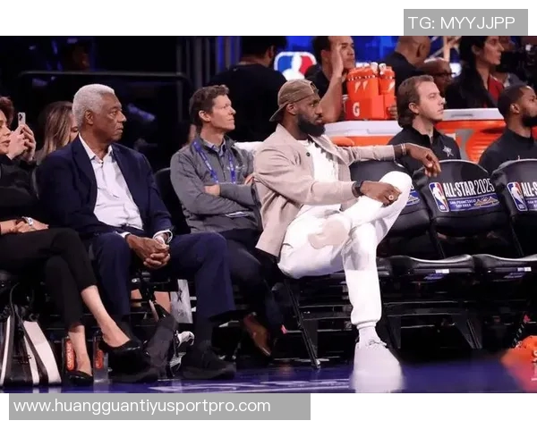 詹姆斯夫妇亲临现场支持洛杉矶道奇队精彩比赛未赴客场